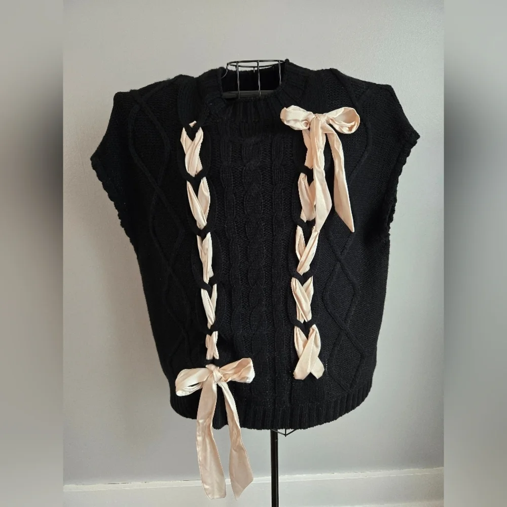 NWOT Black Cable Knit Bow Vest Short Sleeve Sweater